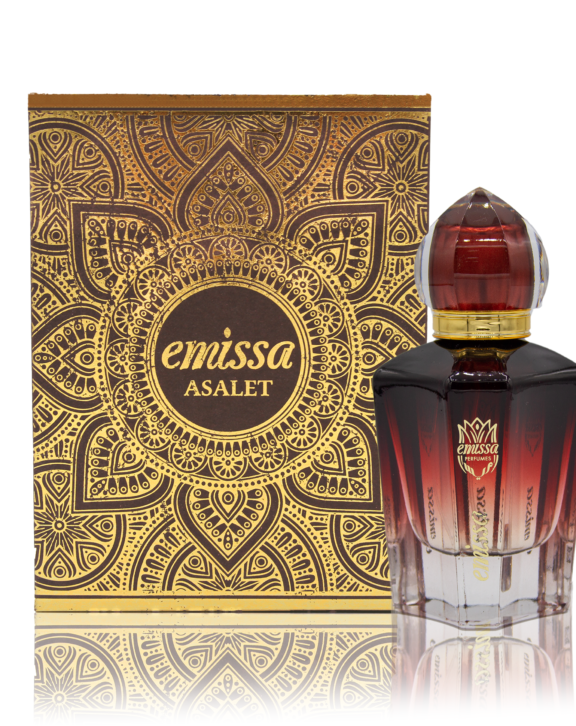 Un parfum floral, fruité, boisé , lumineux et élégant, mêlant pêche, bergamote et litchi à un cœur floral raffiné et une base boisée chaleureuse, pour une personne joyeuse, raffinée et pleine de charme, qui aime se démarquer avec élégance. Top Notes: Pêche, Bergamote, Litchi Middle Notes: Jasmin, Fleur d’oranger Base Notes: Musc, Mousse, Bois