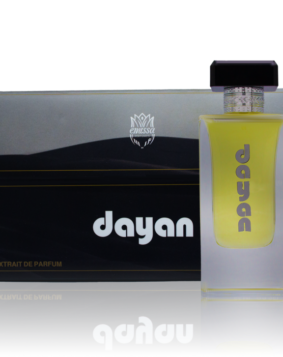Un parfum oriental boisé et épicé, pour un homme audacieux, charismatique et sophistiqué, avec une fragrance qui allie fraîcheur vibrante, intensité épicée et profondeur sensuelle — une véritable signature olfactive d’élégance moderne et de caractère affirmé. &nbsp; Top Notes: Cardamome, CannelleMiddle Notes: Poivre noir, SafranBase Notes: Tabac, Vanille, Bois de cèdre, Patchouli